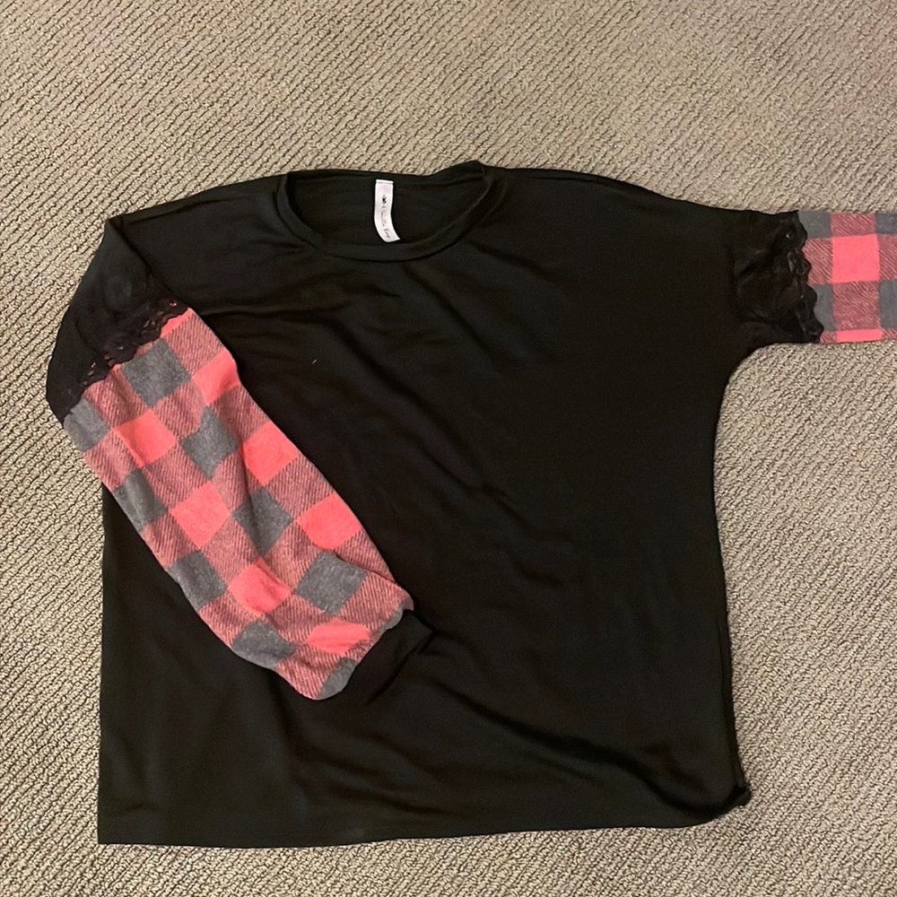 Red plaid sleeve blouse